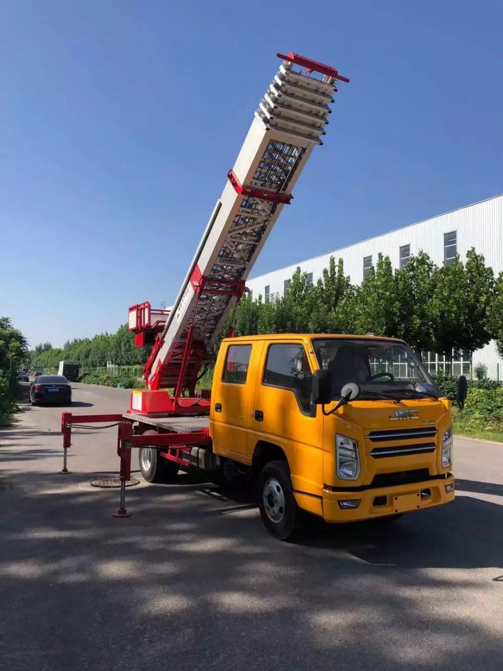 沙洋附近的云梯车出租服务：轻松解决高空作业需求