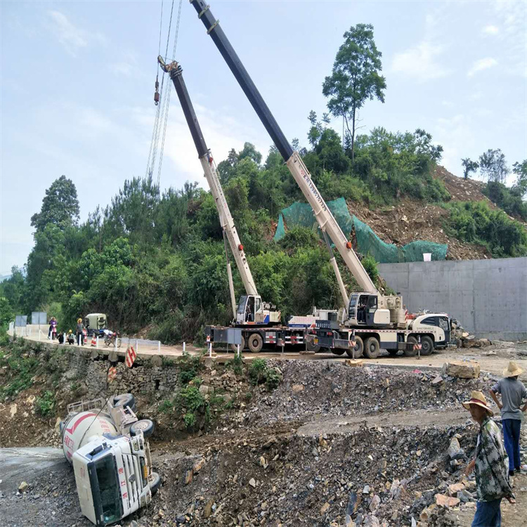 沙洋汽车掉沟里叫吊车救援要多少钱